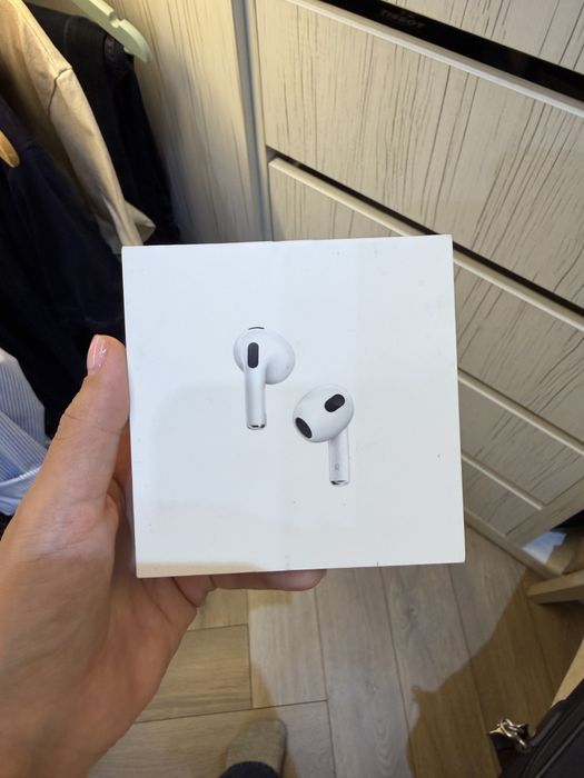 Продам наушники Airpods 3