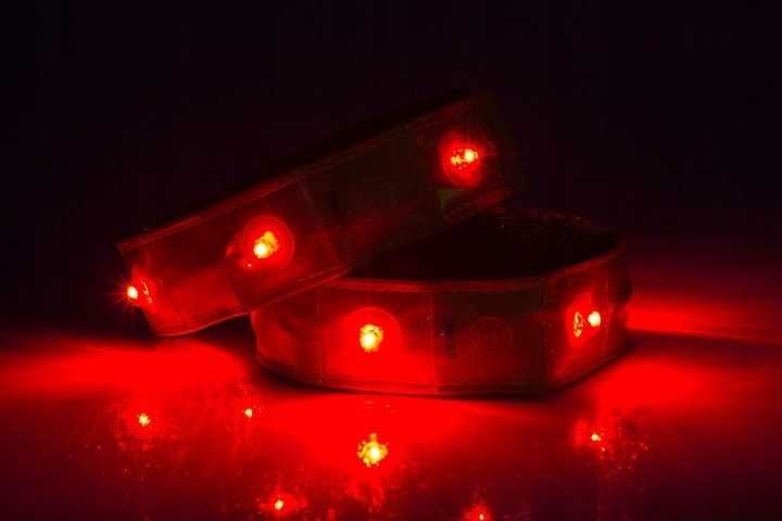 Светлоотразителна жилетка за безопасност с LED осветление