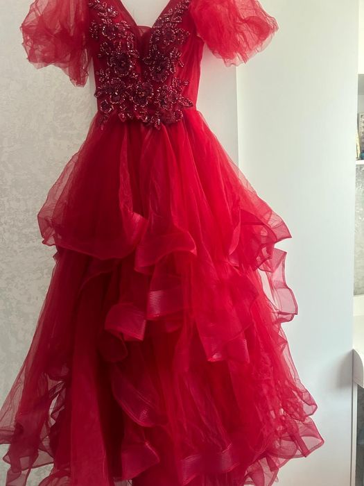 Продам платье  нарядный  новые