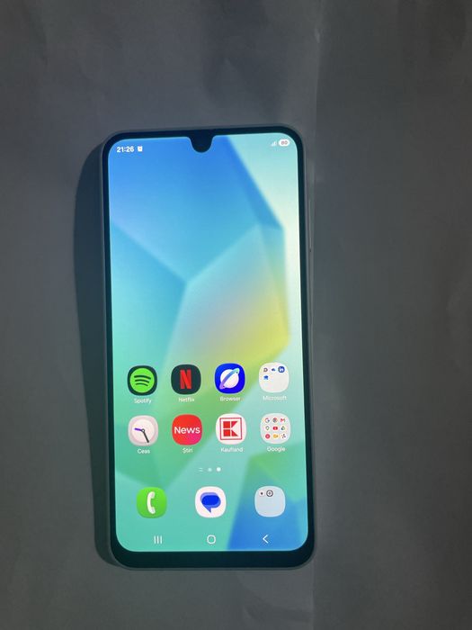 Iphone 12 si Samsung A16