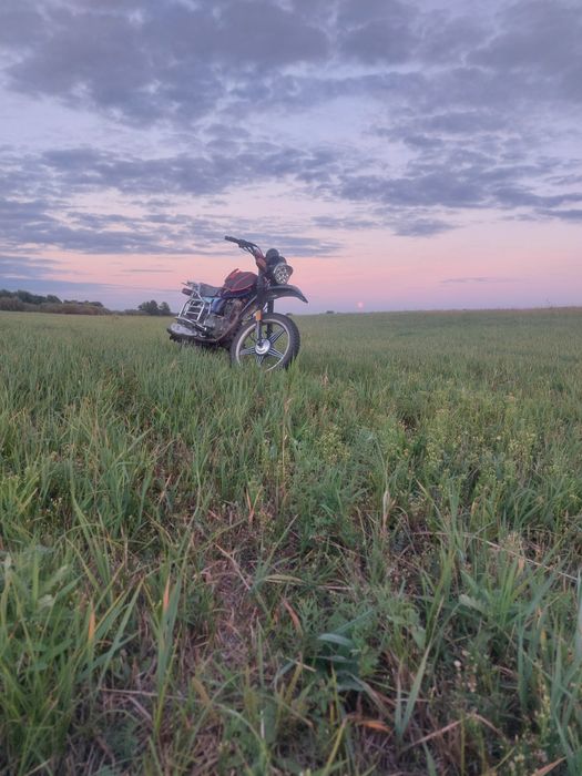 Продам мотоцикл  беннали 200