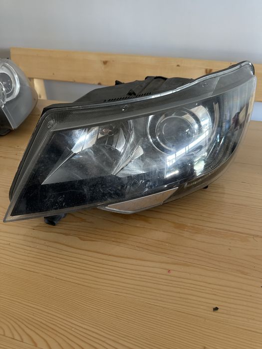 Фар за Skoda Superb 2011-2014