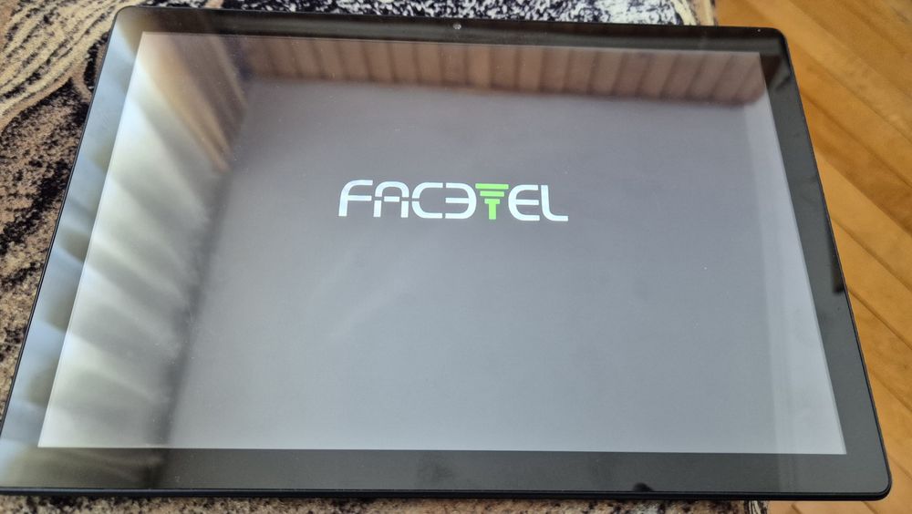 Vând tabletă FACETEL
