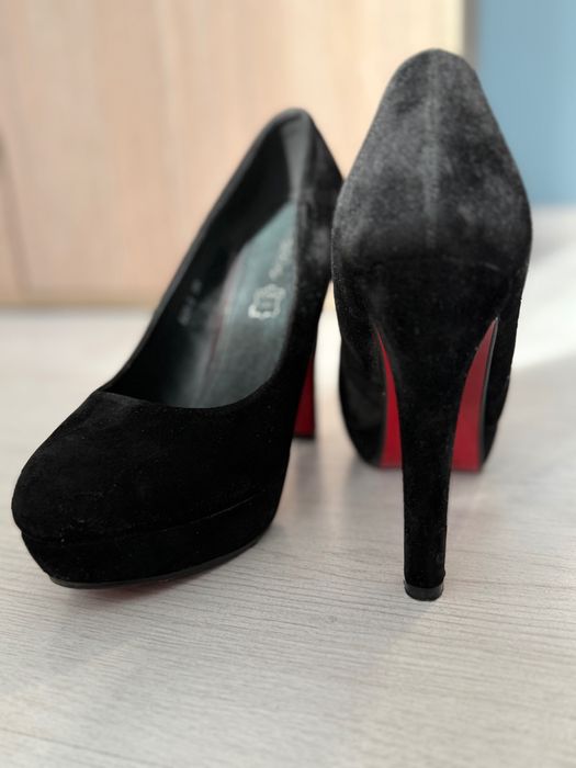 Обувки с висок ток