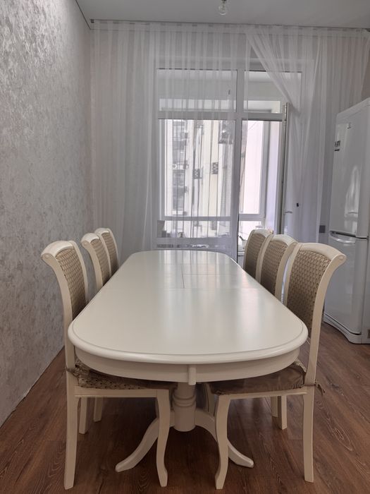 Продам стол -трансформер Малазийский