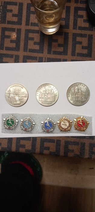 Продават се съветски монети и банкноти