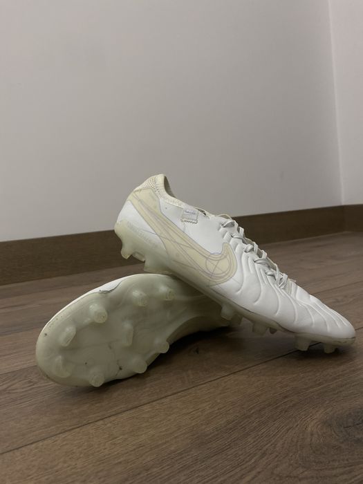 Nike tiempo белые