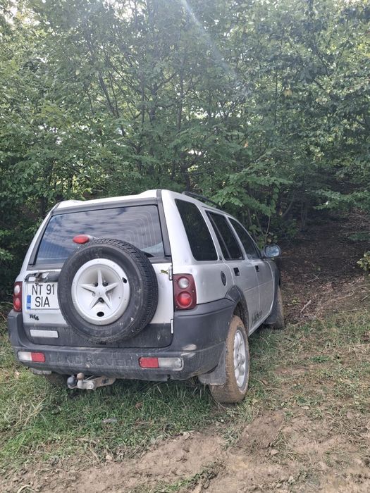 Vând Land Rover 1