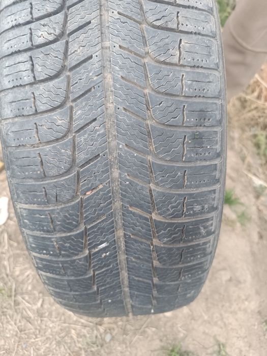 Продам одну зимнюю резину