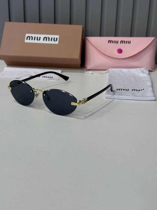 Ochelarii soare dama miu miu