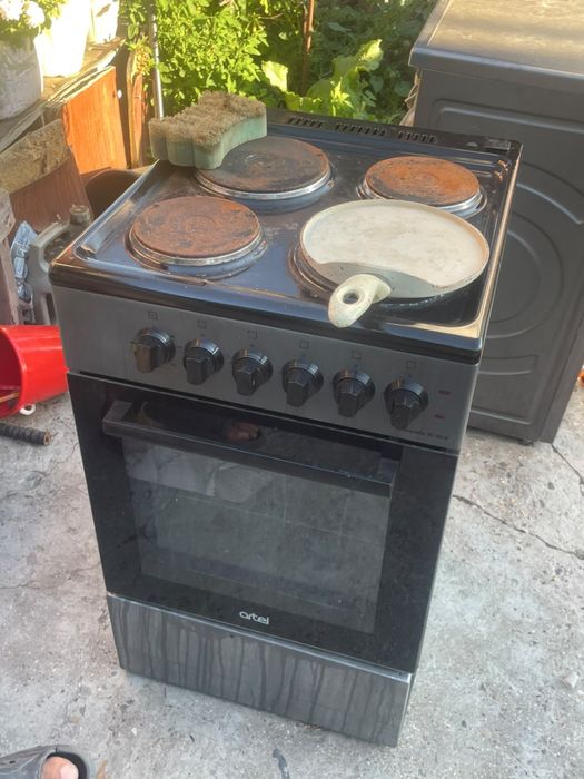 Продам плитку 4 конфорки, духовка рабочая