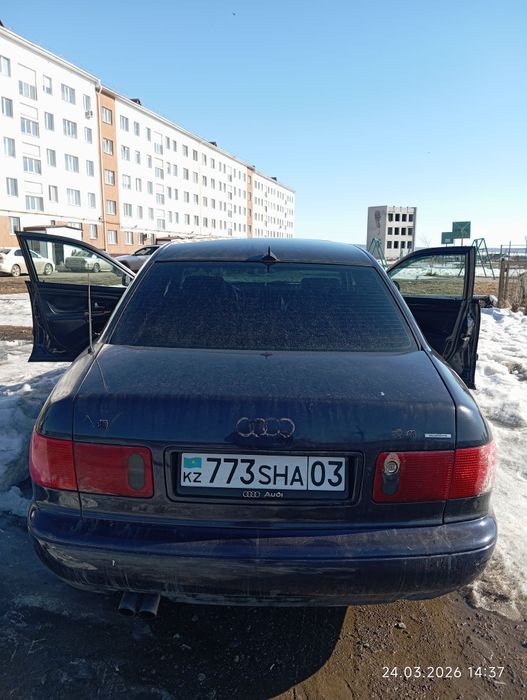 Продам Ауди А8 в среднем состоянии