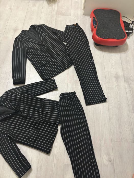 Продам новые костюмы детские