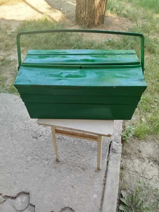 продам металлический ящик  для инструмента