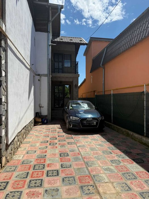 DE VÂNZARE Casă S+P+E cu intrare și curte proprie, Păulești, Prahova