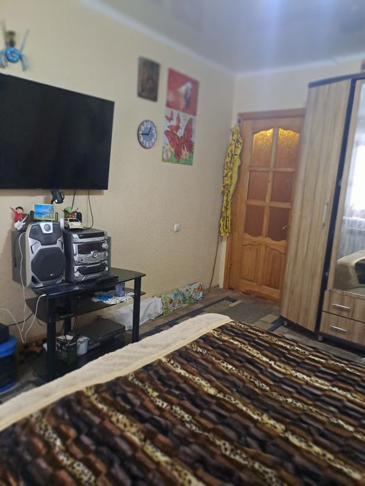 Продам  3-х  комнатную  квартиру.