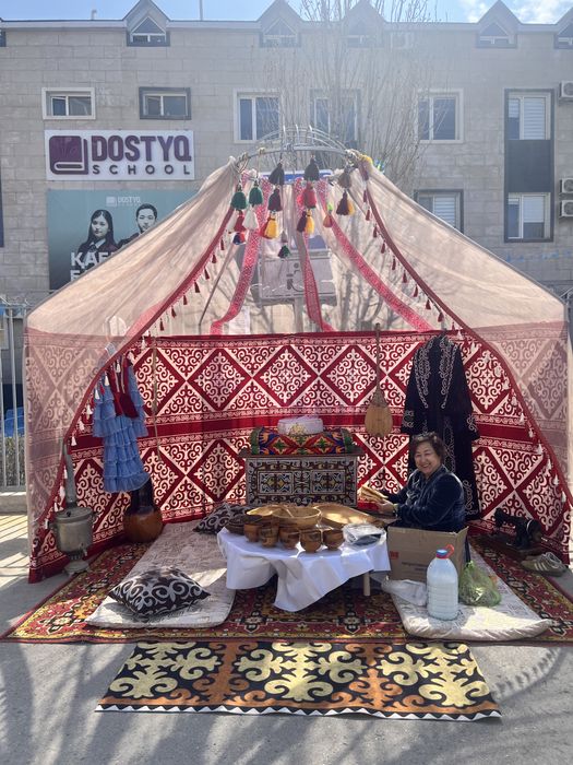 Жарты ағаш үй жалға беріледі.