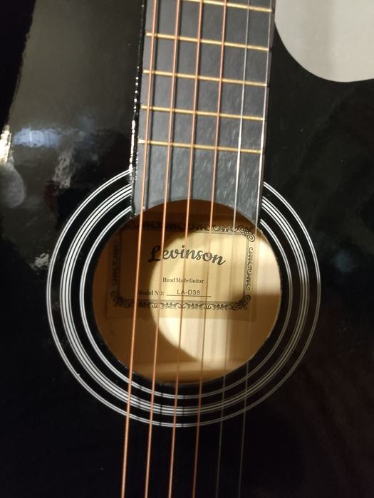 Продам гитару цвет чёрный