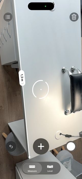 Продавам професионални маси за маникюр + столове – комплект