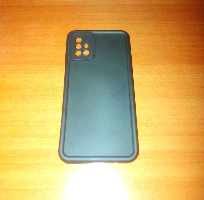 Продам чехол для samsung a71 новая