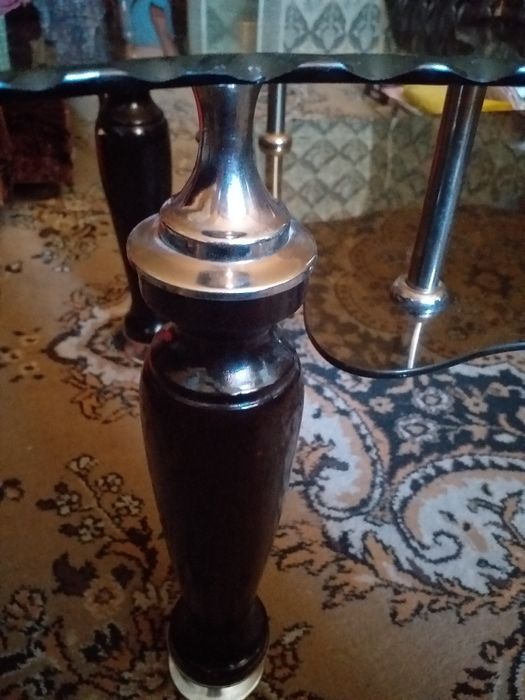 Стол журнальный из стекла