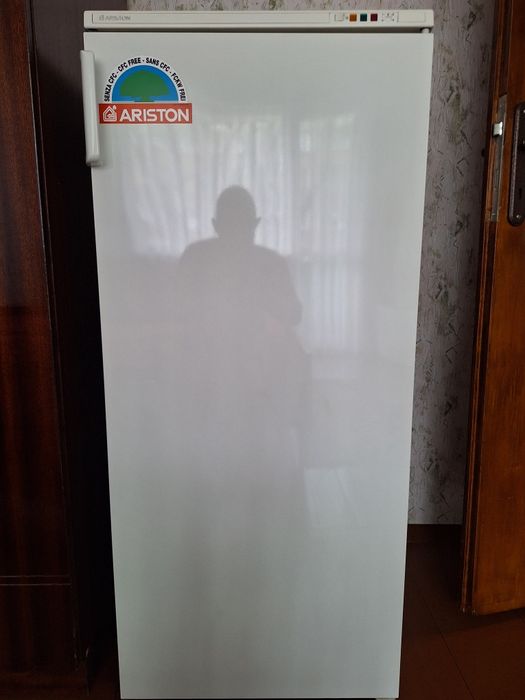 Вертикален фризер Ariston