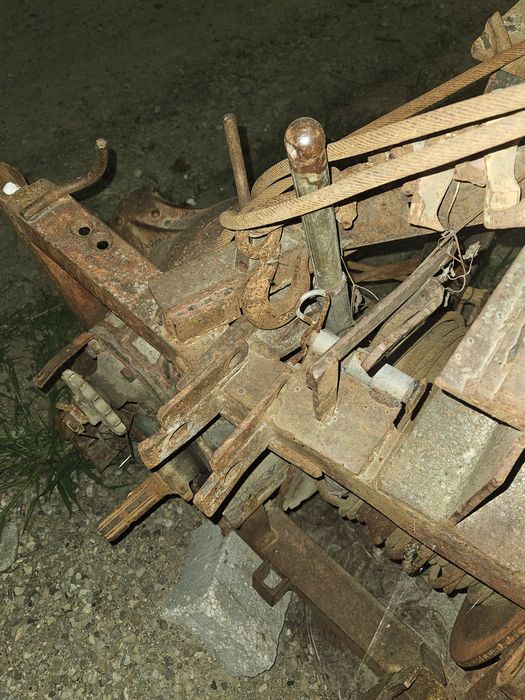 Vând troliu tractor