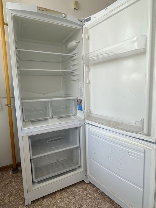 Холодильник INDESIT
