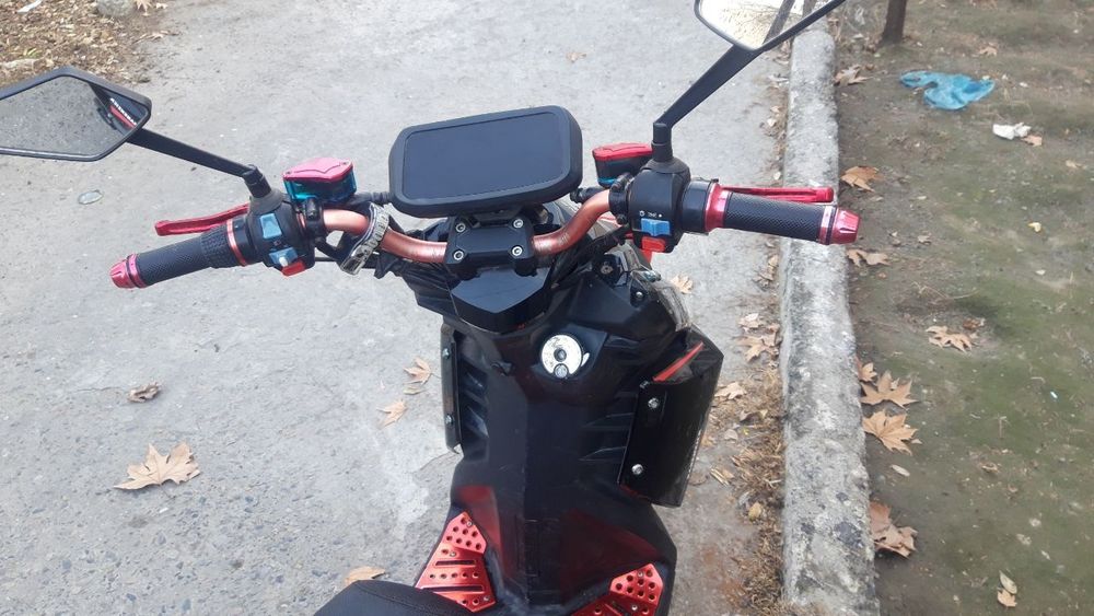 Rdlayin skuter sotiladi