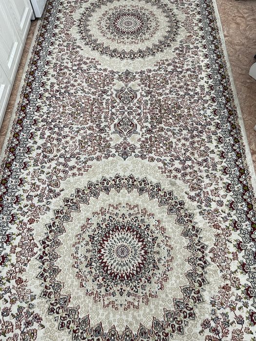 Продам ковёр с узорами