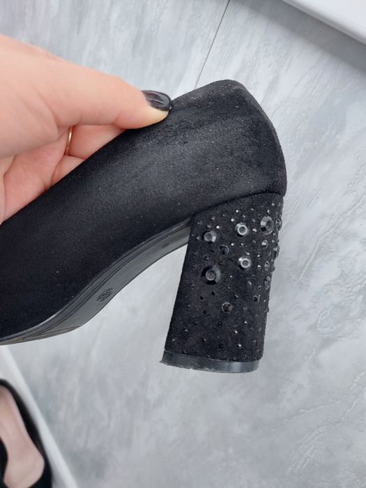 Продам женские туфли