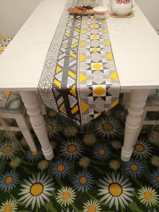 Стол с 4 стульями