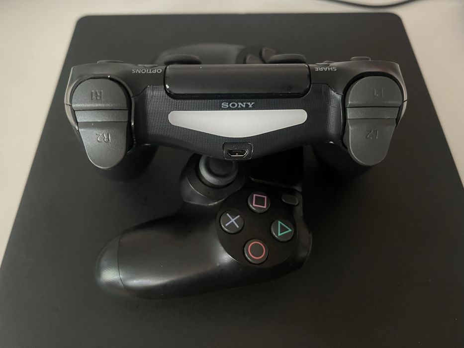 Ps4 impecabil estetic și mecanic