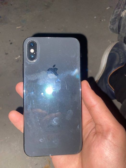 Iphone xs hamma joyi iahlaydi