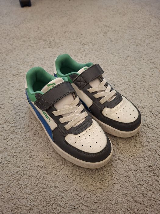 Детски затворени обувки