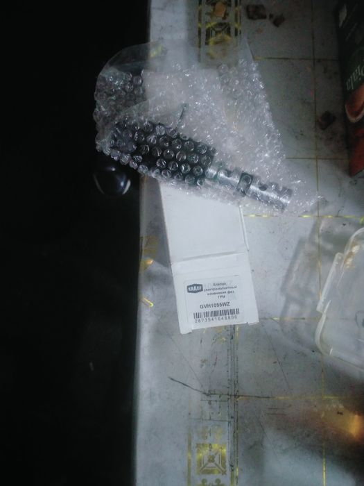 Продам клапан vv-i хендай санта фе 2 объем 2.7 голова 1