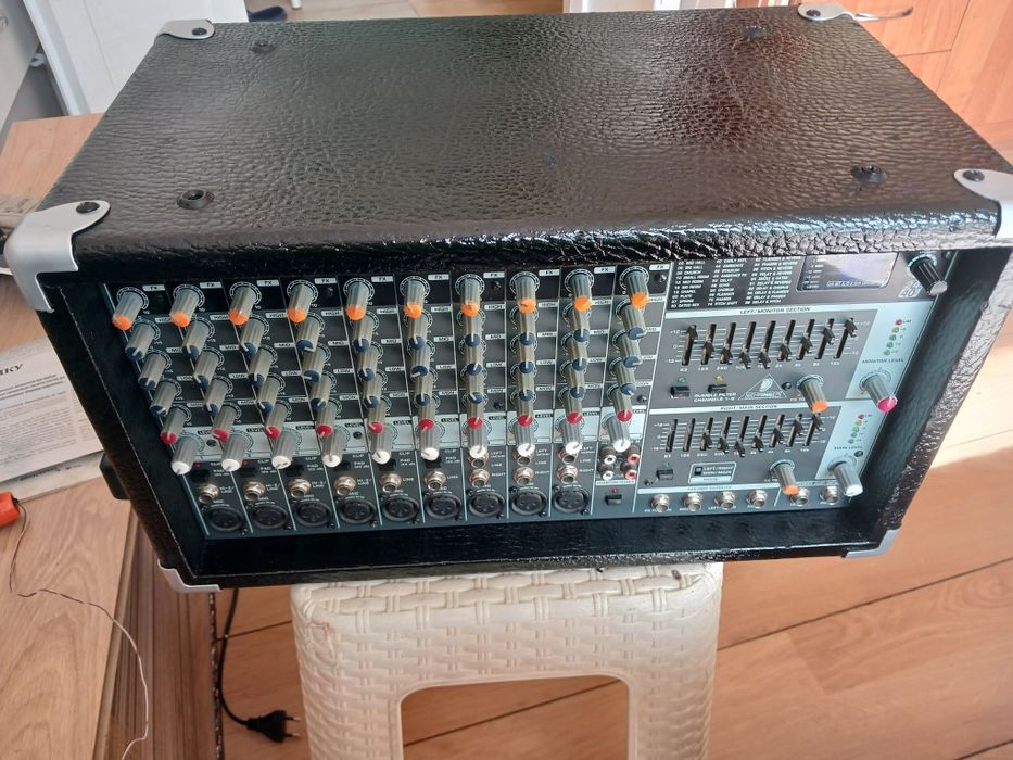 Продаётся профессиональный усилитель  EUROPOWER PMP 2000