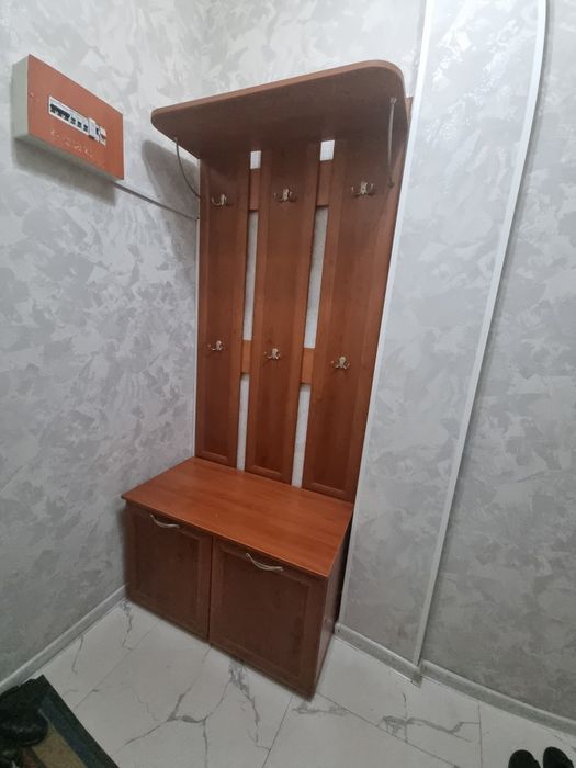 Продам шкаф в прихожую.