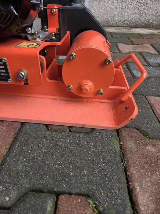 Placa vibro-compactoare BISONTE PC60-L- Stare excelentă