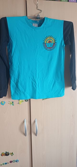 Ученическа умиформа за училище " Отец Паисий" Русе риза и блуза.