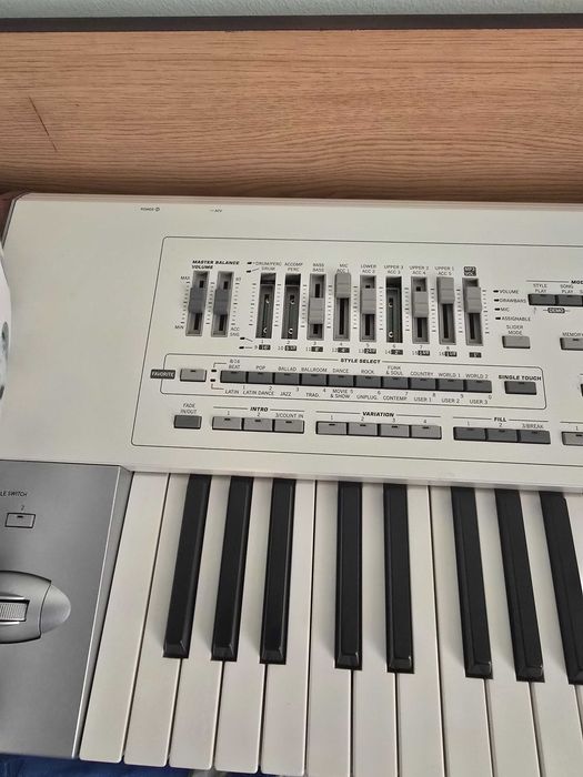 Продавам! Два-клавира. Korg pa2x. 128 рам..