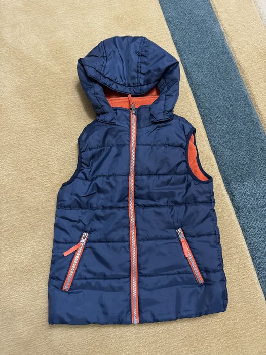 Продам жилетки на мальчика