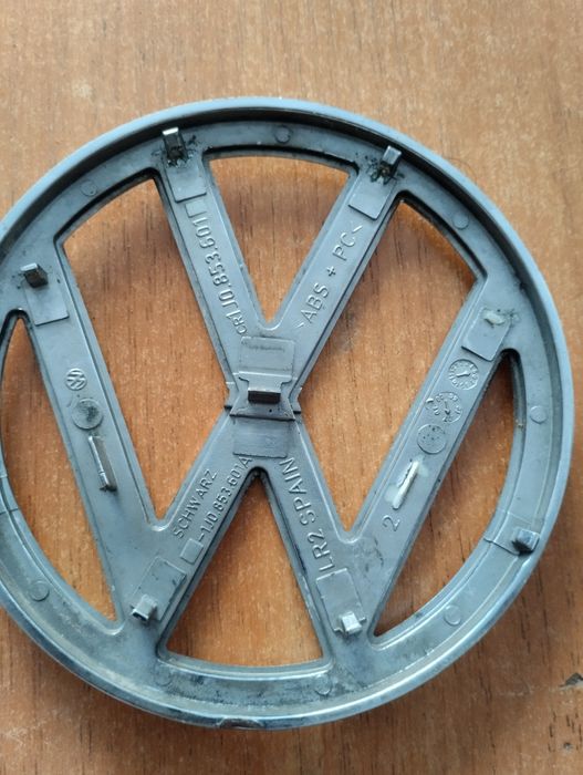 Продам эмблему на Фольксваген