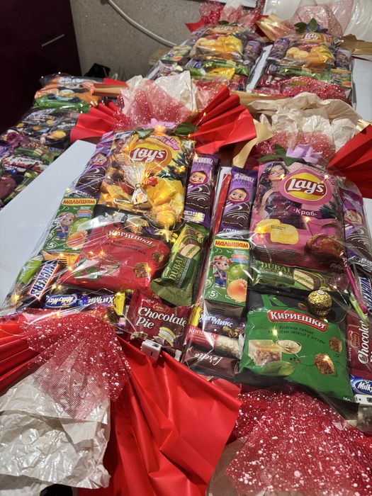 Цветы Подарки конфеты