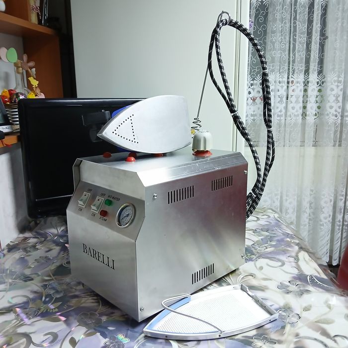 Generator de abur BARELLI  din inox cu fier de călcat  ( nou)