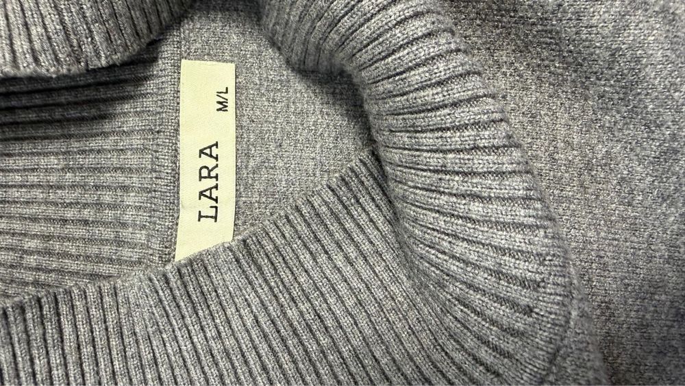 Плетен топъл костюм от италианската марка Lara