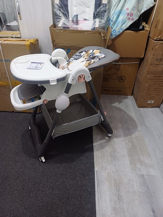 Продаётся фирменный кормления стульчик karma baby