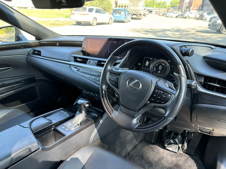 Lexus ES300h 2019 в разборе