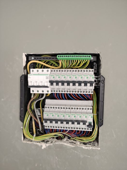Electrician  rigips particular
