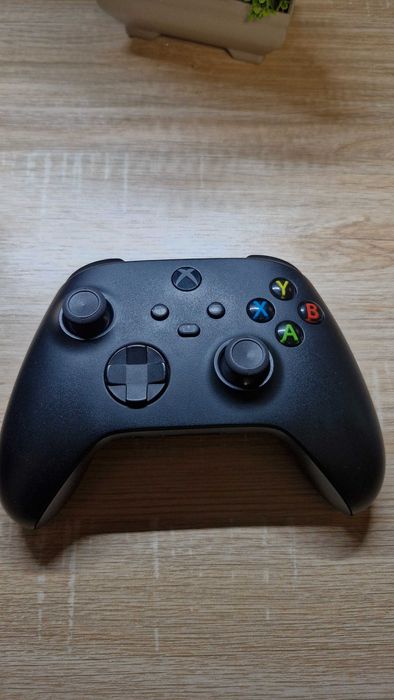 Xbox Series X impecabil – Manetă + Accesorii originale